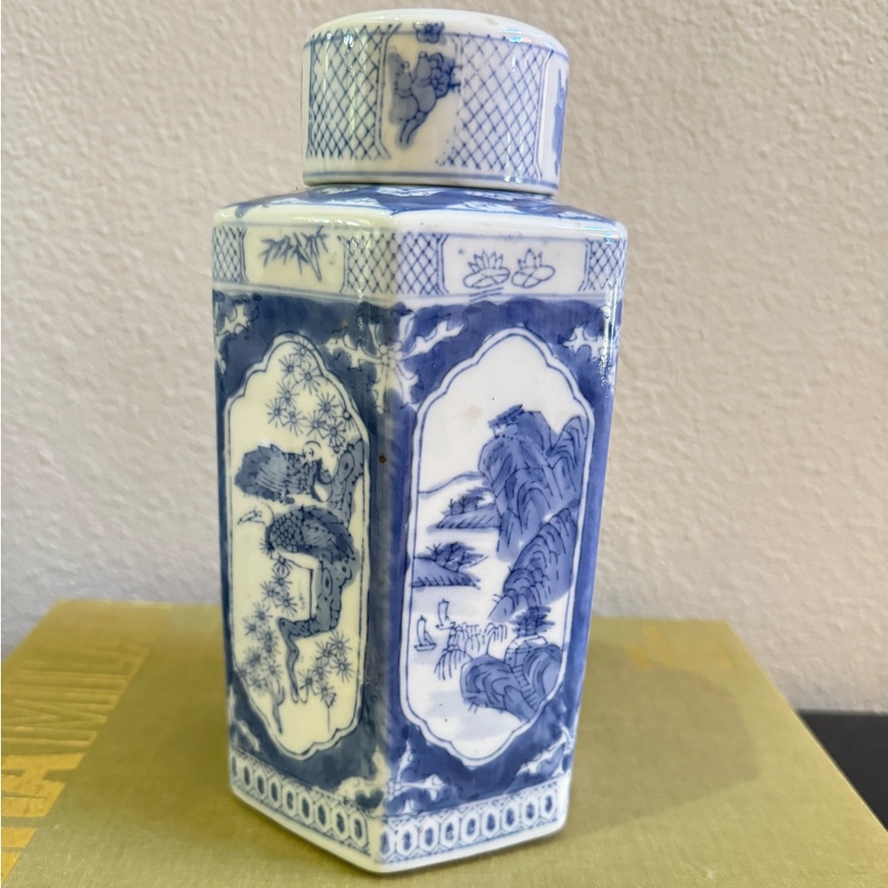 Exquisite Vintage Chinese Blue and White Hexagonal Tea Caddy Jar with Lid EUC